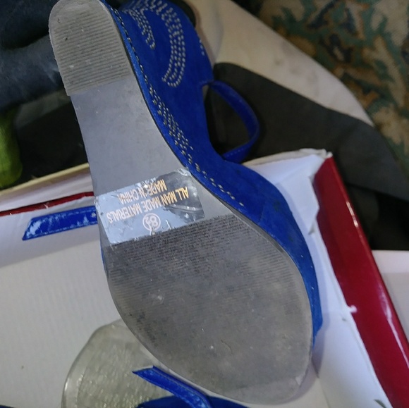 Heels - Picture 2 of 3